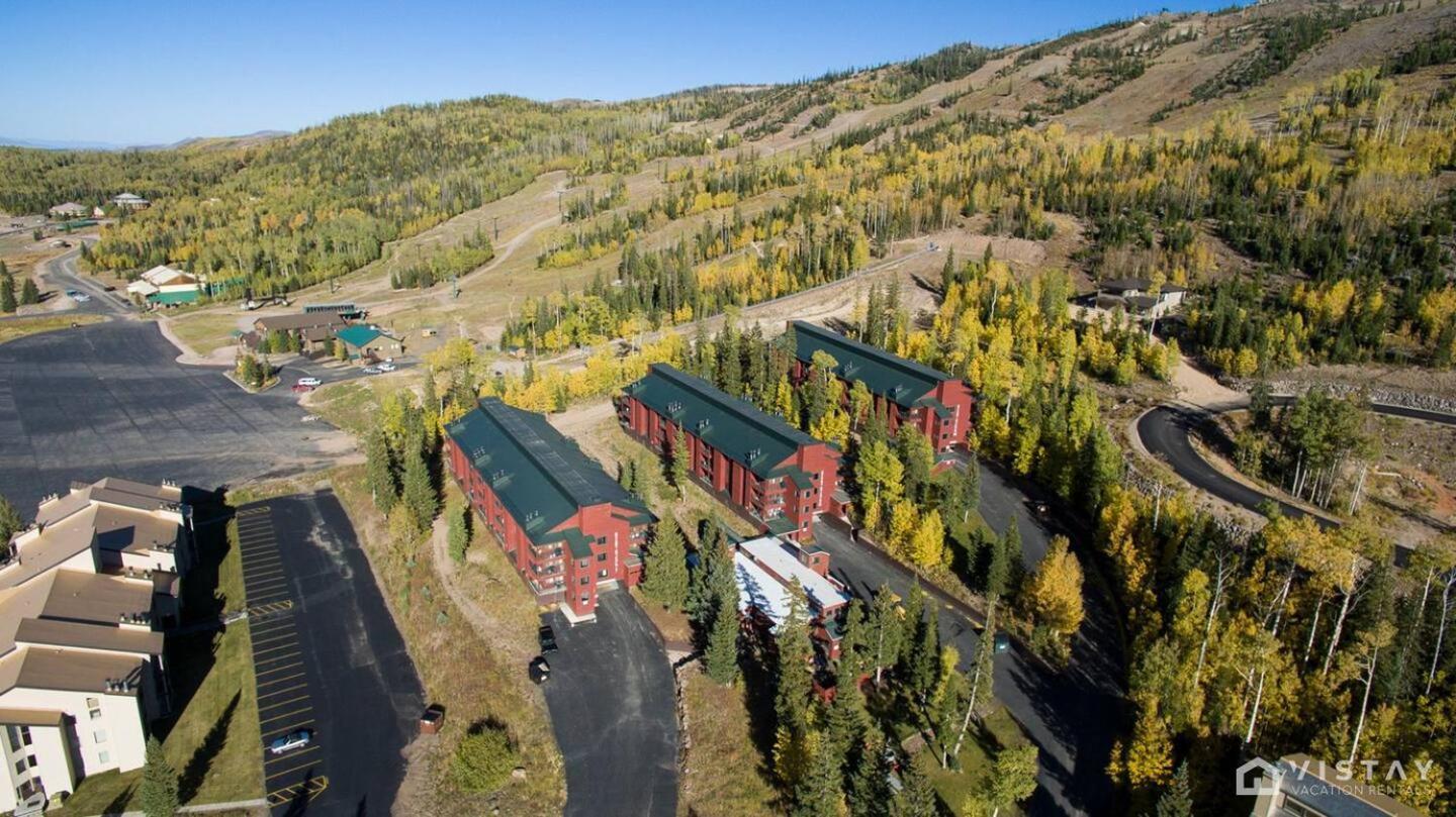 Giant Steps #43 W Hot Tub, Sauna, And Game Room! Brian Head Eksteriør billede